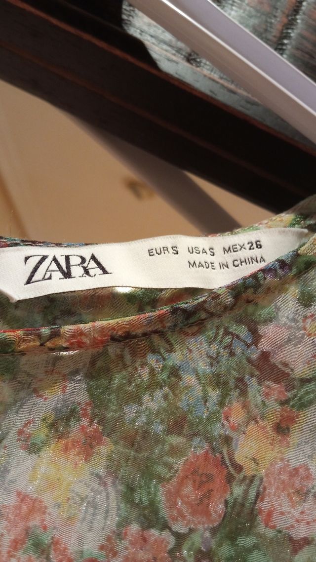 Vestido estampado más corto por delante