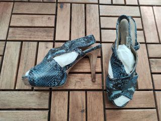 Sandalias Pedro Miralles tacón azul