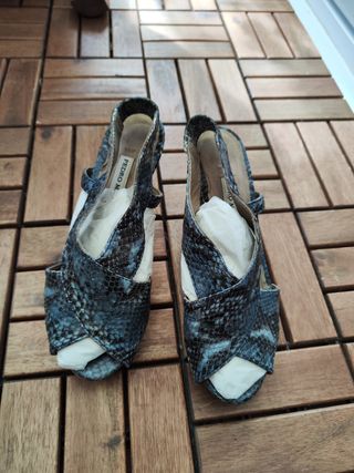 Sandalias Pedro Miralles tacón azul