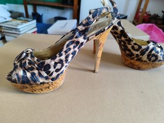 Zapatos de tacón de leopardo