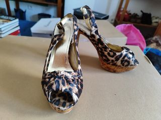 Zapatos de tacón de leopardo