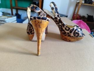 Zapatos de tacón de leopardo