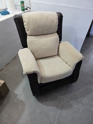 Sillón reclinable beige y negro