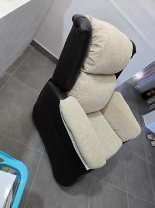 Sillón reclinable beige y negro