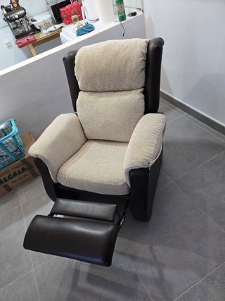 Sillón reclinable beige y negro