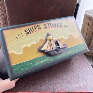 Caja madera vintage Ships Stores