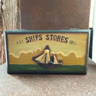 Caja madera vintage Ships Stores