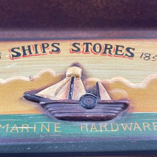 Caja madera vintage Ships Stores