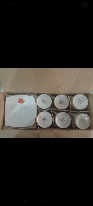 Juego café porcelana - Flores rojas