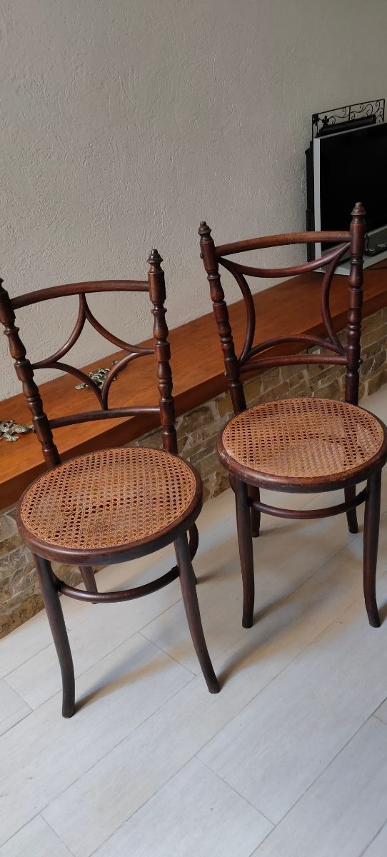 3 Sillas antiguas