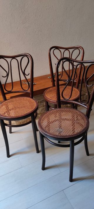 3 Sillas antiguas para restaurar.