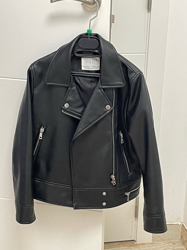 Chaqueta Zara polipiel negra niña talla 8