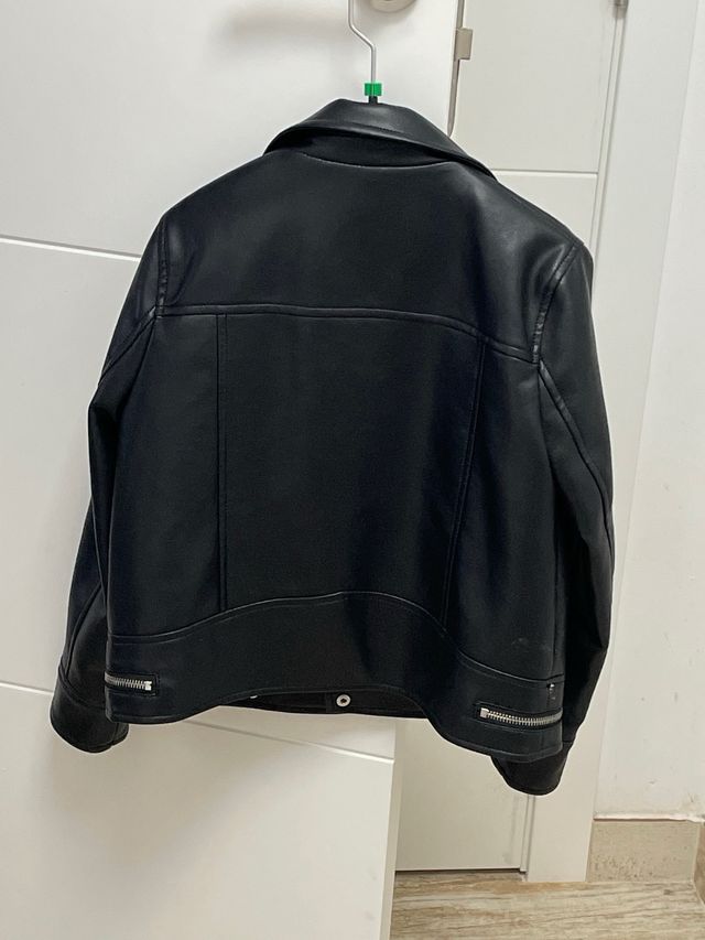 Chaqueta Zara polipiel negra niña talla 8