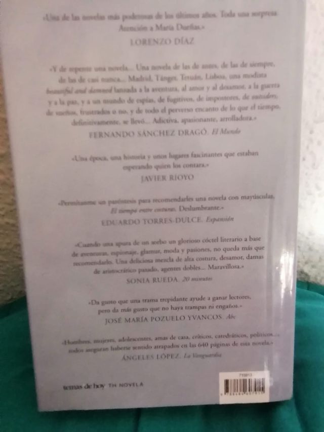 libro el tiempo entre costuras