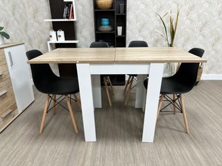 MESA PEQUEÑA EXTENSIBLE CON 4 SILLAS NUEVA