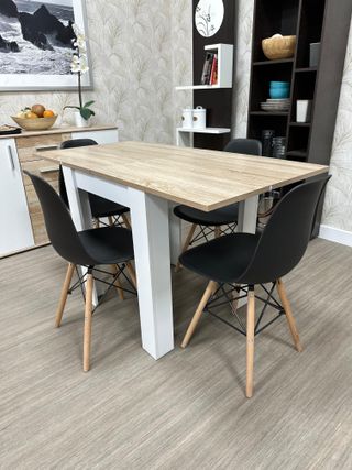 MESA PEQUEÑA EXTENSIBLE CON 4 SILLAS NUEVA