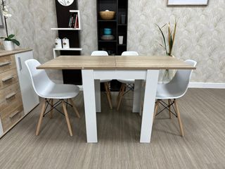MESA PEQUEÑA EXTENSIBLE CON 4 SILLAS NUEVA