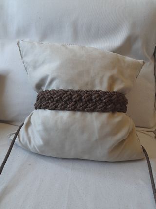 Cinturón marrón trenzado