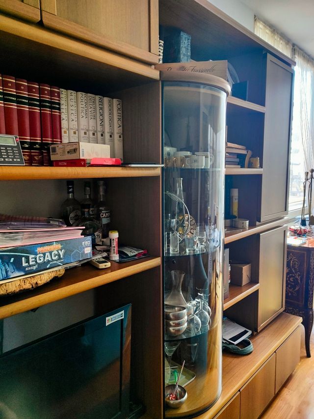 Parete attrezzata legno vetro