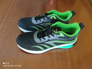 Zapatos de trabajo estilo deportivo