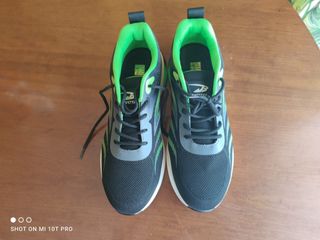 Zapatos de trabajo estilo deportivo