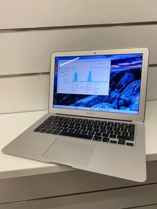 MacBook Air i5 8gb ram 128gb ssd con grafica W11