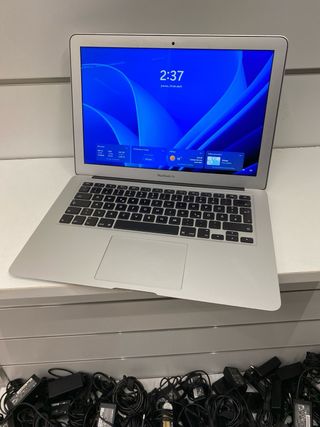 MacBook Air i5 8gb ram 128gb ssd con grafica W11