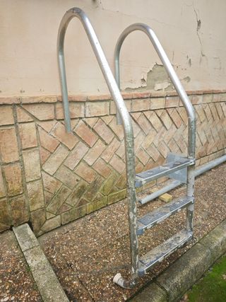 Escalera piscina