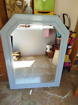 Espejo hexagonal gris