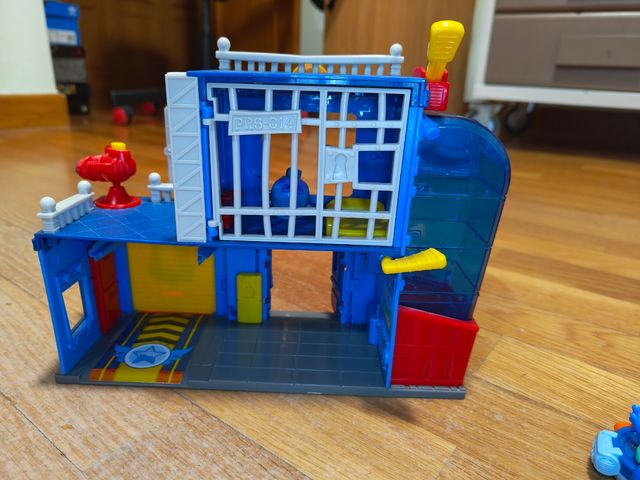 SuperThings comisaría + figuras