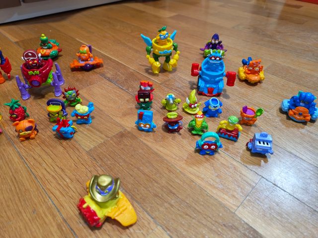 SuperThings comisaría + figuras