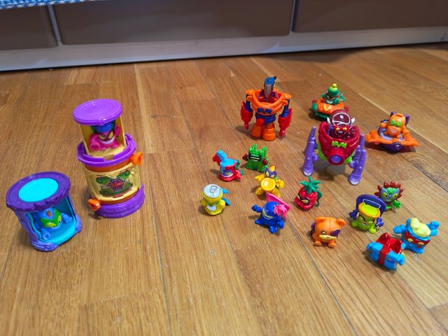 SuperThings comisaría + figuras