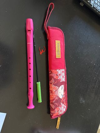 Flauta escolar rosa con funda y sordina