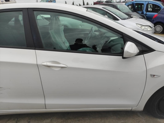 Puerta delantera derecha Hyundai i30 II (201 y_563