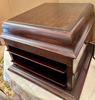 GRAMOLA INGLESA DE CAOBA