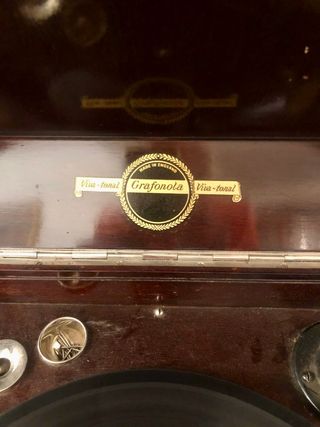 GRAMOLA INGLESA DE CAOBA