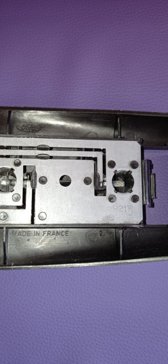Portalámpara trasera izquierda Ford Sierra MK2.