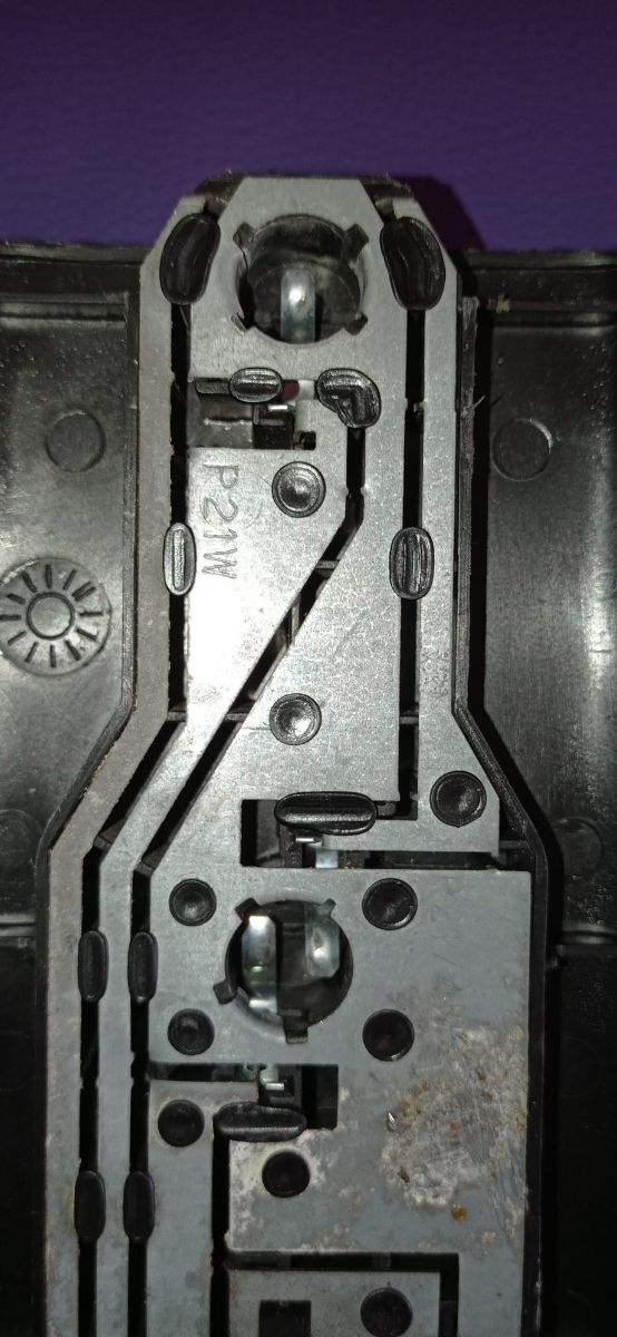 Portalámpara trasera izquierda Ford Sierra MK2.