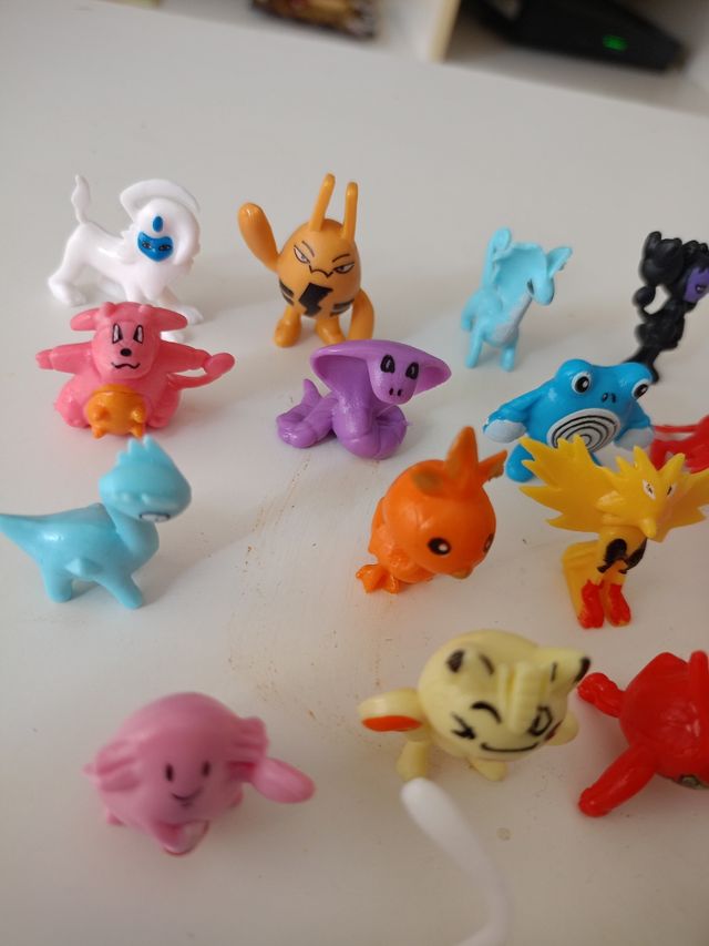24 figuritas Pokemon, NUEVAS! New!