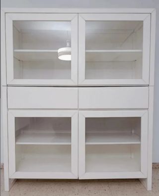 vitrina blanca de madera