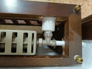 Cubre radiador vintage de madera y mármol