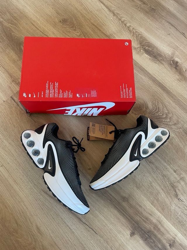 Zapatillas Nike Air Max Dn - Blancas y Negras