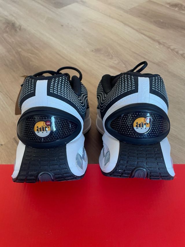 Zapatillas Nike Air Max Dn - Blancas y Negras