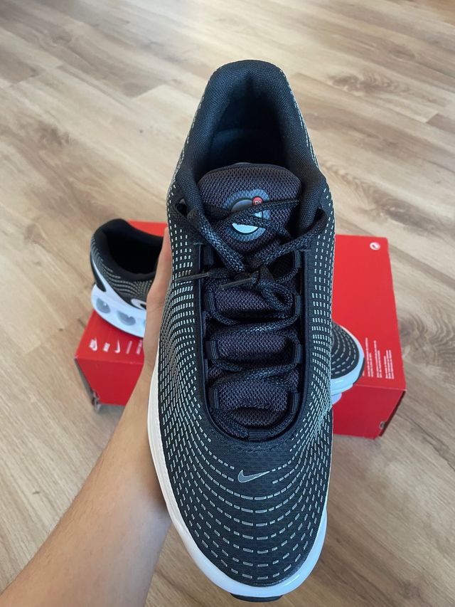 Zapatillas Nike Air Max Dn - Blancas y Negras