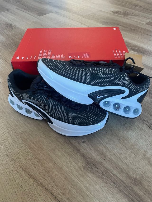 Zapatillas Nike Air Max Dn - Blancas y Negras