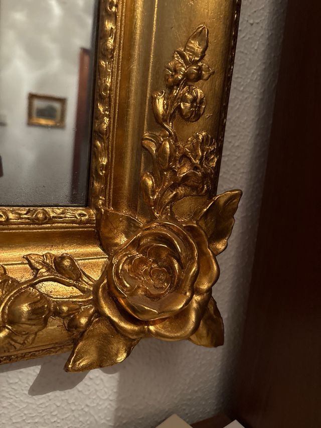 Espejo antiguo restaurado con pan de oro