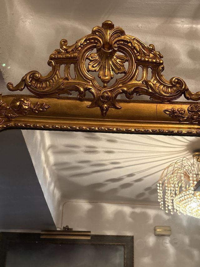 Espejo antiguo restaurado con pan de oro