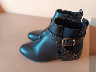 Botines negros niña talla 36. 