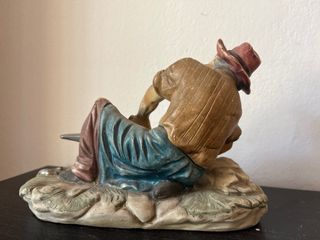 Figuras escayola. Herrero y señora con huevos