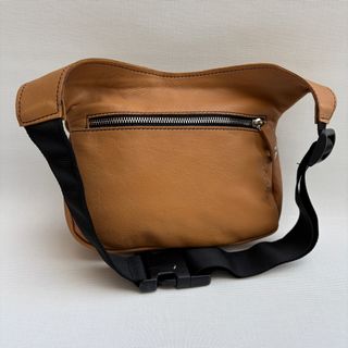 Riñonera "Premium Marrón Cuero & Silver"